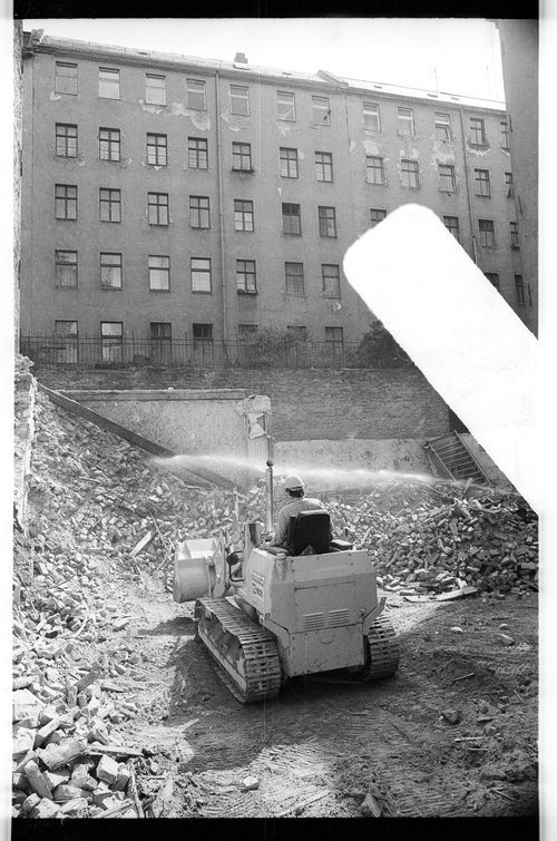 http://fhxb-museum.de/xmap/media/fotosammlungen/j__rgen_henschel__negative__1959_1991_/image/fhxb_jh_k02_0276_12_1500px.jpg (FHXB Friedrichshain-Kreuzberg Museum RR-F)