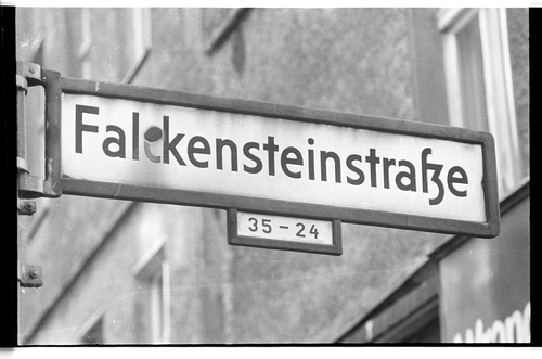 http://fhxb-museum.de/xmap/media/fotosammlungen/j__rgen_henschel__negative__1959_1991_/image/fhxb_jh_k02_0291_01_1500px.jpg (FHXB Friedrichshain-Kreuzberg Museum RR-F)