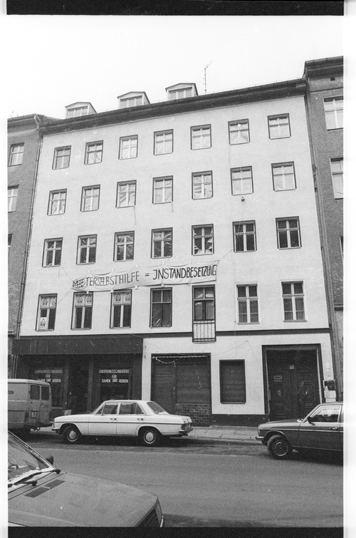 http://fhxb-museum.de/xmap/media/fotosammlungen/j__rgen_henschel__negative__1959_1991_/image/fhxb_jh_k02_0309_24_1500px.jpg (FHXB Friedrichshain-Kreuzberg Museum RR-F)