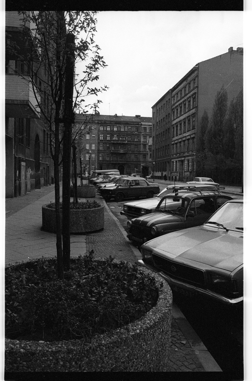 http://fhxb-museum.de/xmap/media/fotosammlungen/j__rgen_henschel__negative__1959_1991_/image/fhxb_jh_k02_0317_39_1500px.jpg (FHXB Friedrichshain-Kreuzberg Museum RR-F)