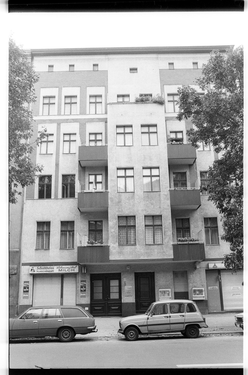 http://fhxb-museum.de/xmap/media/fotosammlungen/j__rgen_henschel__negative__1959_1991_/image/fhxb_jh_k02_0322_20_1500px.jpg (FHXB Friedrichshain-Kreuzberg Museum RR-F)
