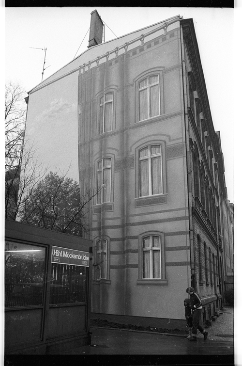 http://fhxb-museum.de/xmap/media/fotosammlungen/j__rgen_henschel__negative__1959_1991_/image/fhxb_jh_k02_0329_06_1500px.jpg (FHXB Friedrichshain-Kreuzberg Museum RR-F)