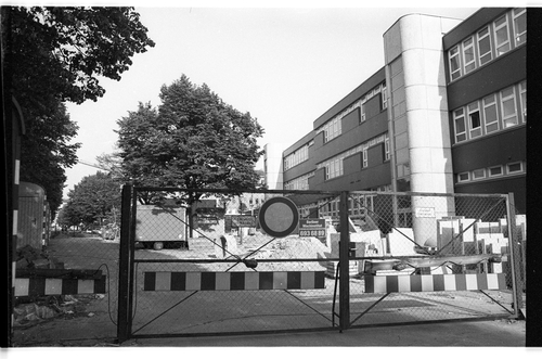 http://fhxb-museum.de/xmap/media/fotosammlungen/j__rgen_henschel__negative__1959_1991_/image/fhxb_jh_k02_0318_24_1500px.jpg (FHXB Friedrichshain-Kreuzberg Museum RR-F)