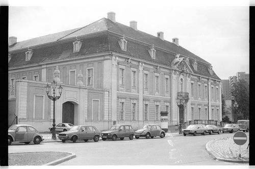 http://fhxb-museum.de/xmap/media/fotosammlungen/j__rgen_henschel__negative__1959_1991_/image/fhxb_jh_k02_0322_17_1500px.jpg (FHXB Friedrichshain-Kreuzberg Museum RR-F)