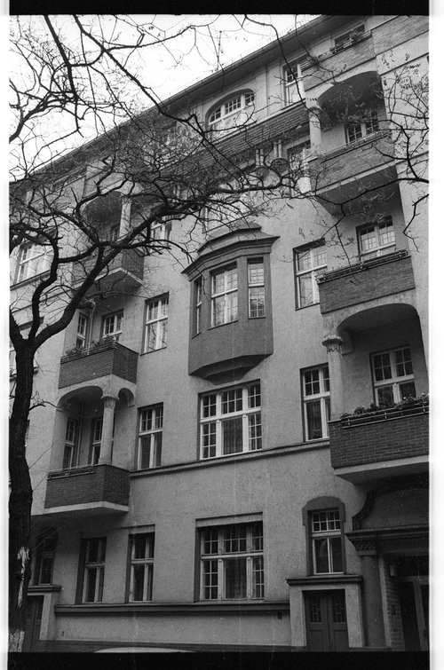 http://fhxb-museum.de/xmap/media/fotosammlungen/j__rgen_henschel__negative__1959_1991_/image/fhxb_jh_k02_0329_14_1500px.jpg (FHXB Friedrichshain-Kreuzberg Museum RR-F)
