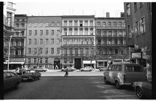 http://fhxb-museum.de/xmap/media/fotosammlungen/j__rgen_henschel__negative__1959_1991_/image/fhxb_jh_k02_0344_34_1500px.jpg (FHXB Friedrichshain-Kreuzberg Museum RR-F)