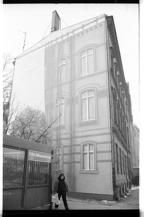 http://fhxb-museum.de/xmap/media/fotosammlungen/j__rgen_henschel__negative__1959_1991_/image/fhxb_jh_k02_0336_06_1500px.jpg (FHXB Friedrichshain-Kreuzberg Museum RR-F)