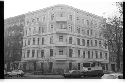 http://fhxb-museum.de/xmap/media/fotosammlungen/j__rgen_henschel__negative__1959_1991_/image/fhxb_jh_k02_0337_34_1500px.jpg (FHXB Friedrichshain-Kreuzberg Museum RR-F)