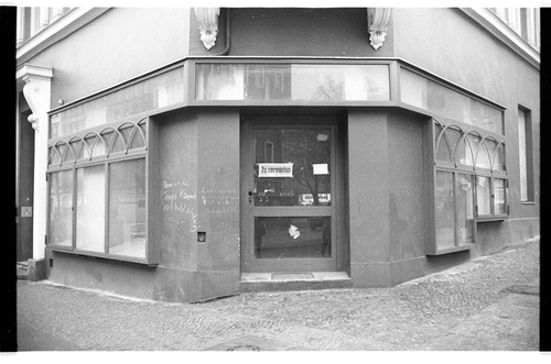 http://fhxb-museum.de/xmap/media/fotosammlungen/j__rgen_henschel__negative__1959_1991_/image/fhxb_jh_k02_0339_20_1500px.jpg (FHXB Friedrichshain-Kreuzberg Museum RR-F)