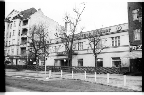 http://fhxb-museum.de/xmap/media/fotosammlungen/j__rgen_henschel__negative__1959_1991_/image/fhxb_jh_k02_0339_22_1500px.jpg (FHXB Friedrichshain-Kreuzberg Museum RR-F)