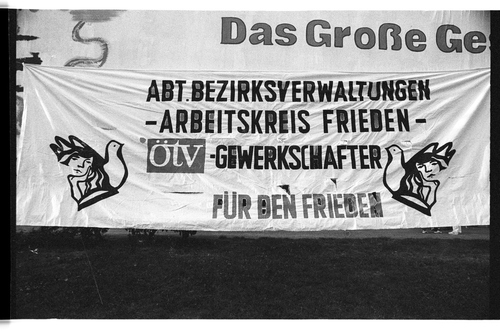 http://fhxb-museum.de/xmap/media/fotosammlungen/j__rgen_henschel__negative__1959_1991_/image/fhxb_jh_k02_0355_23_1500px.jpg (FHXB Friedrichshain-Kreuzberg Museum RR-F)