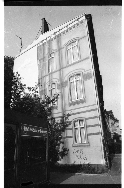 http://fhxb-museum.de/xmap/media/fotosammlungen/j__rgen_henschel__negative__1959_1991_/image/fhxb_jh_k02_0349_12_1500px.jpg (FHXB Friedrichshain-Kreuzberg Museum RR-F)