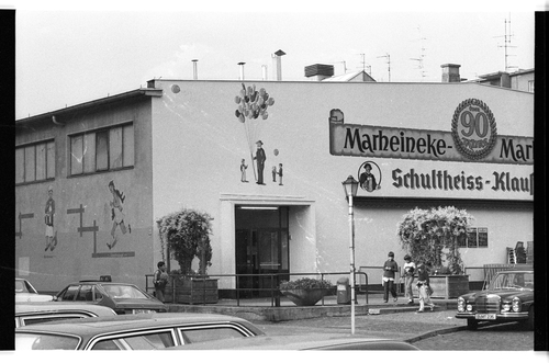 http://fhxb-museum.de/xmap/media/fotosammlungen/j__rgen_henschel__negative__1959_1991_/image/fhxb_jh_k02_0361_37_1500px.jpg (FHXB Friedrichshain-Kreuzberg Museum RR-F)