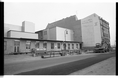 http://fhxb-museum.de/xmap/media/fotosammlungen/j__rgen_henschel__negative__1959_1991_/image/fhxb_jh_k02_0358_15_1500px.jpg (FHXB Friedrichshain-Kreuzberg Museum RR-F)
