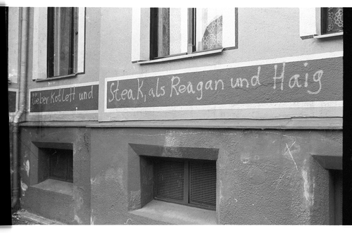 http://fhxb-museum.de/xmap/media/fotosammlungen/j__rgen_henschel__negative__1959_1991_/image/fhxb_jh_k02_0351_22_1500px.jpg (FHXB Friedrichshain-Kreuzberg Museum RR-F)