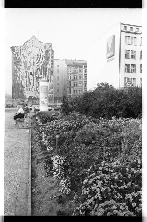 http://fhxb-museum.de/xmap/media/fotosammlungen/j__rgen_henschel__negative__1959_1991_/image/fhxb_jh_k02_0358_33_1500px.jpg (FHXB Friedrichshain-Kreuzberg Museum RR-F)