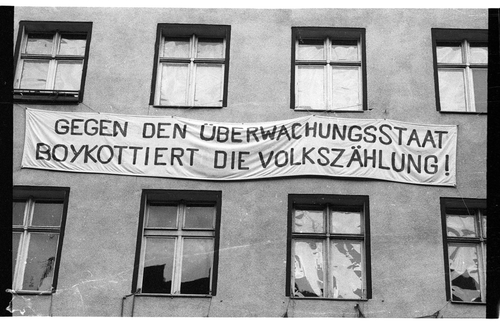 http://fhxb-museum.de/xmap/media/fotosammlungen/j__rgen_henschel__negative__1959_1991_/image/fhxb_jh_k02_0373_24_1500px.jpg (FHXB Friedrichshain-Kreuzberg Museum RR-F)