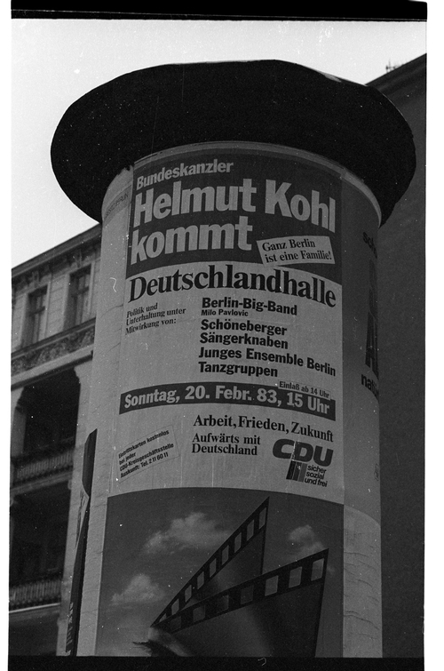 http://fhxb-museum.de/xmap/media/fotosammlungen/j__rgen_henschel__negative__1959_1991_/image/fhxb_jh_k02_0371_35_1500px.jpg (FHXB Friedrichshain-Kreuzberg Museum RR-F)