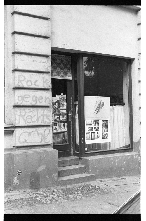 http://fhxb-museum.de/xmap/media/fotosammlungen/j__rgen_henschel__negative__1959_1991_/image/fhxb_jh_k02_0391_08_1500px.jpg (FHXB Friedrichshain-Kreuzberg Museum RR-F)