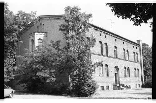 http://fhxb-museum.de/xmap/media/fotosammlungen/j__rgen_henschel__negative__1959_1991_/image/fhxb_jh_k02_0382_20_1500px.jpg (FHXB Friedrichshain-Kreuzberg Museum RR-F)