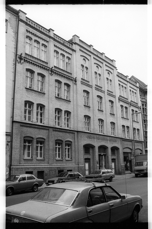 http://fhxb-museum.de/xmap/media/fotosammlungen/j__rgen_henschel__negative__1959_1991_/image/fhxb_jh_k02_0382_34_1500px.jpg (FHXB Friedrichshain-Kreuzberg Museum RR-F)
