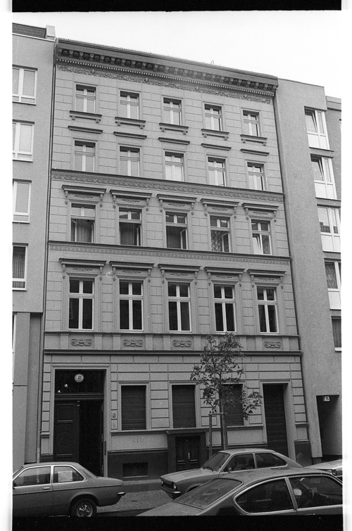 http://fhxb-museum.de/xmap/media/fotosammlungen/j__rgen_henschel__negative__1959_1991_/image/fhxb_jh_k02_0377_33_1500px.jpg (FHXB Friedrichshain-Kreuzberg Museum RR-F)