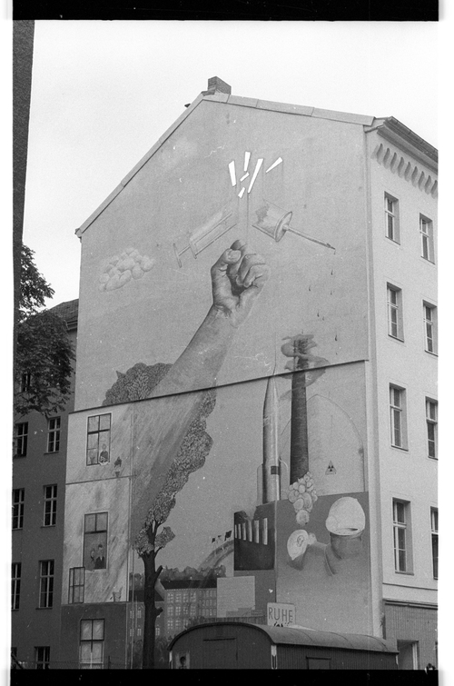 http://fhxb-museum.de/xmap/media/fotosammlungen/j__rgen_henschel__negative__1959_1991_/image/fhxb_jh_k02_0390_14_1500px.jpg (FHXB Friedrichshain-Kreuzberg Museum RR-F)