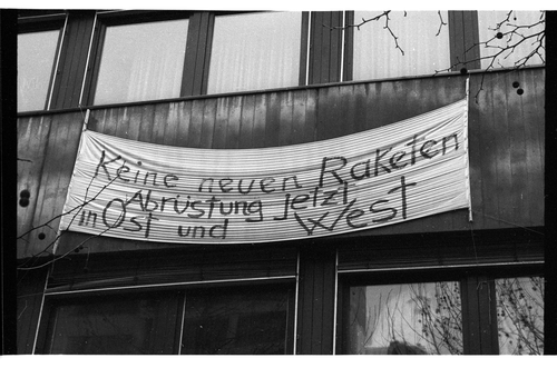 http://fhxb-museum.de/xmap/media/fotosammlungen/j__rgen_henschel__negative__1959_1991_/image/fhxb_jh_k02_0403_01_1500px.jpg (FHXB Friedrichshain-Kreuzberg Museum RR-F)