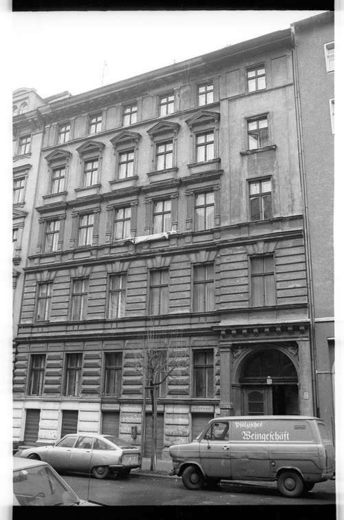 http://fhxb-museum.de/xmap/media/fotosammlungen/j__rgen_henschel__negative__1959_1991_/image/fhxb_jh_k02_0408_31_1500px.jpg (FHXB Friedrichshain-Kreuzberg Museum RR-F)