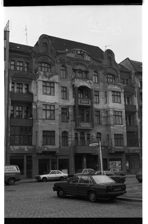 http://fhxb-museum.de/xmap/media/fotosammlungen/j__rgen_henschel__negative__1959_1991_/image/fhxb_jh_k02_0406_01_1500px.jpg (FHXB Friedrichshain-Kreuzberg Museum RR-F)
