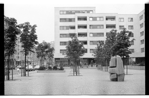 http://fhxb-museum.de/xmap/media/fotosammlungen/j__rgen_henschel__negative__1959_1991_/image/fhxb_jh_k01_0002_10_1500px.jpg (FHXB Friedrichshain-Kreuzberg Museum RR-F)