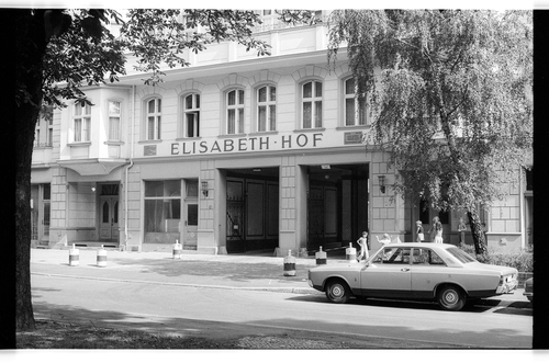 http://fhxb-museum.de/xmap/media/fotosammlungen/j__rgen_henschel__negative__1959_1991_/image/fhxb_jh_k01_0011_03_1500px.jpg (FHXB Friedrichshain-Kreuzberg Museum RR-F)