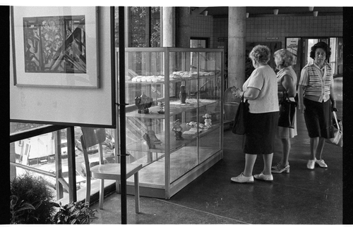 http://fhxb-museum.de/xmap/media/fotosammlungen/j__rgen_henschel__negative__1959_1991_/image/fhxb_jh_k01_0009_20_1500px.jpg (FHXB Friedrichshain-Kreuzberg Museum RR-F)