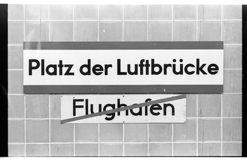 http://fhxb-museum.de/xmap/media/fotosammlungen/j__rgen_henschel__negative__1959_1991_/image/fhxb_jh_k01_0027_24_1500px.jpg (FHXB Friedrichshain-Kreuzberg Museum RR-F)
