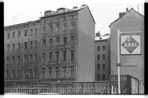 http://fhxb-museum.de/xmap/media/fotosammlungen/j__rgen_henschel__negative__1959_1991_/image/fhxb_jh_k01_0041_08_1500px.jpg (FHXB Friedrichshain-Kreuzberg Museum RR-F)