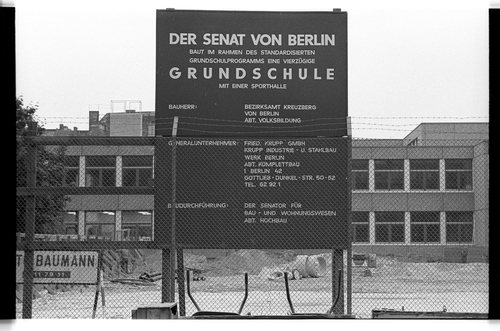 http://fhxb-museum.de/xmap/media/fotosammlungen/j__rgen_henschel__negative__1959_1991_/image/fhxb_jh_k01_0029_16_1500px.jpg (FHXB Friedrichshain-Kreuzberg Museum RR-F)