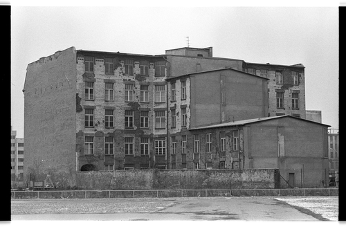http://fhxb-museum.de/xmap/media/fotosammlungen/j__rgen_henschel__negative__1959_1991_/image/fhxb_jh_k01_0062_09_1500px.jpg (FHXB Friedrichshain-Kreuzberg Museum RR-F)