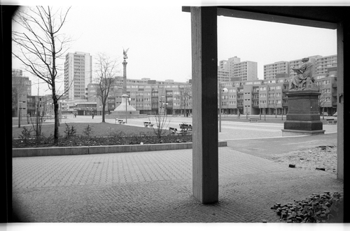 http://fhxb-museum.de/xmap/media/fotosammlungen/j__rgen_henschel__negative__1959_1991_/image/fhxb_jh_k01_0072_01_1500px.jpg (FHXB Friedrichshain-Kreuzberg Museum RR-F)