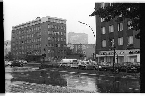 http://fhxb-museum.de/xmap/media/fotosammlungen/j__rgen_henschel__negative__1959_1991_/image/fhxb_jh_k01_0109_21_1500px.jpg (FHXB Friedrichshain-Kreuzberg Museum RR-F)