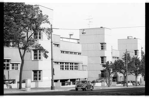 http://fhxb-museum.de/xmap/media/fotosammlungen/j__rgen_henschel__negative__1959_1991_/image/fhxb_jh_k01_0106_34_1500px.jpg (FHXB Friedrichshain-Kreuzberg Museum RR-F)