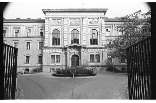 http://fhxb-museum.de/xmap/media/fotosammlungen/j__rgen_henschel__negative__1959_1991_/image/fhxb_jh_k01_0121_12_1500px.jpg (FHXB Friedrichshain-Kreuzberg Museum RR-F)