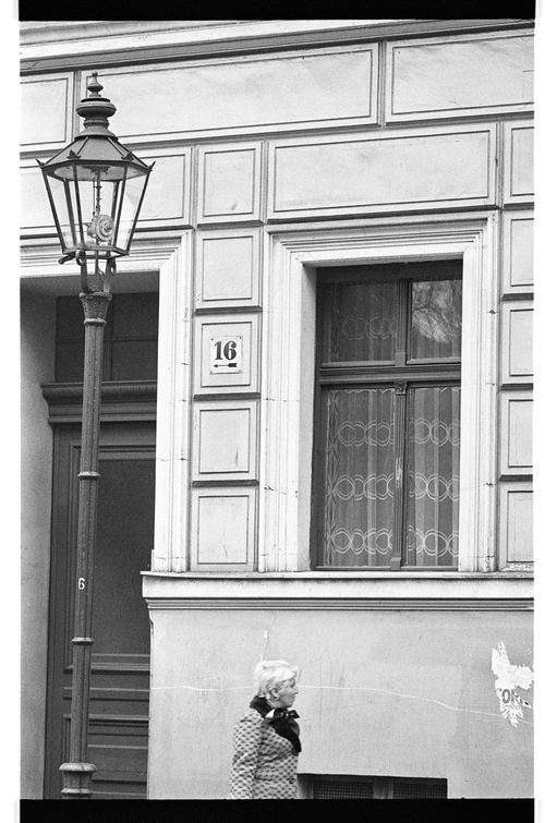 http://fhxb-museum.de/xmap/media/fotosammlungen/j__rgen_henschel__negative__1959_1991_/image/fhxb_jh_k01_0127_19_1500px.jpg (FHXB Friedrichshain-Kreuzberg Museum RR-F)