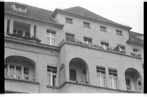 http://fhxb-museum.de/xmap/media/fotosammlungen/j__rgen_henschel__negative__1959_1991_/image/fhxb_jh_k01_0122_31_1500px.jpg (FHXB Friedrichshain-Kreuzberg Museum RR-F)
