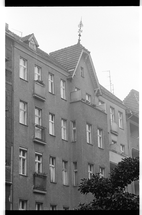 http://fhxb-museum.de/xmap/media/fotosammlungen/j__rgen_henschel__negative__1959_1991_/image/fhxb_jh_k01_0122_28_1500px.jpg (FHXB Friedrichshain-Kreuzberg Museum RR-F)