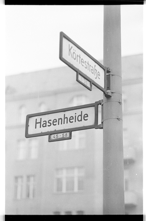http://fhxb-museum.de/xmap/media/fotosammlungen/j__rgen_henschel__negative__1959_1991_/image/fhxb_jh_k01_0136_26_1500px.jpg (FHXB Friedrichshain-Kreuzberg Museum RR-F)