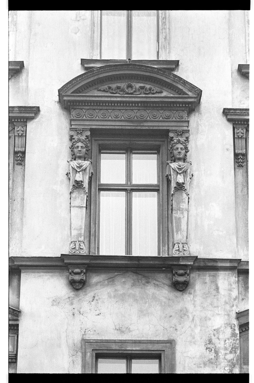 http://fhxb-museum.de/xmap/media/fotosammlungen/j__rgen_henschel__negative__1959_1991_/image/fhxb_jh_k01_0134_04_1500px.jpg (FHXB Friedrichshain-Kreuzberg Museum RR-F)
