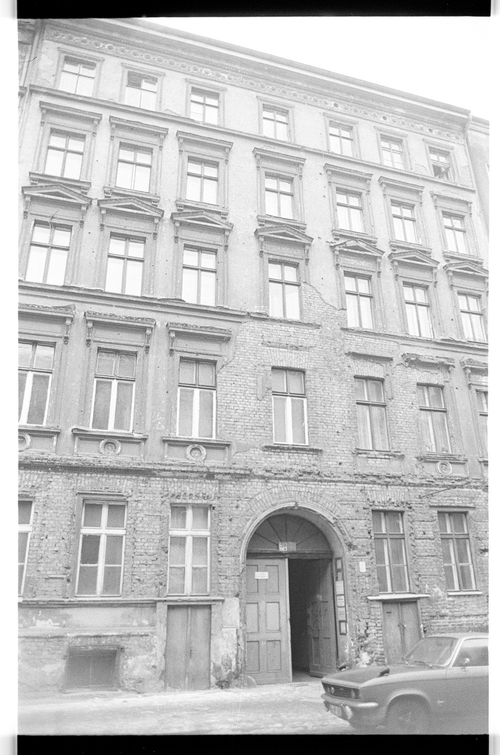 http://fhxb-museum.de/xmap/media/fotosammlungen/j__rgen_henschel__negative__1959_1991_/image/fhxb_jh_k01_0138_31_1500px.jpg (FHXB Friedrichshain-Kreuzberg Museum RR-F)