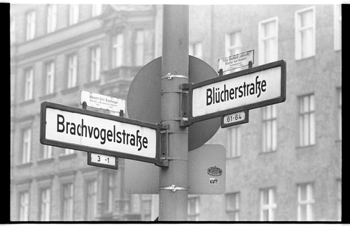 http://fhxb-museum.de/xmap/media/fotosammlungen/j__rgen_henschel__negative__1959_1991_/image/fhxb_jh_k01_0134_01_1500px.jpg (FHXB Friedrichshain-Kreuzberg Museum RR-F)