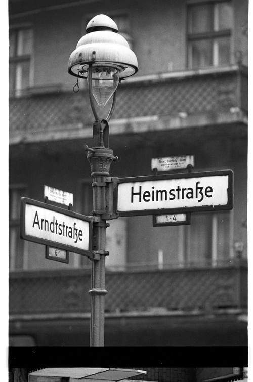 http://fhxb-museum.de/xmap/media/fotosammlungen/j__rgen_henschel__negative__1959_1991_/image/fhxb_jh_k01_0145_11_1500px.jpg (FHXB Friedrichshain-Kreuzberg Museum RR-F)