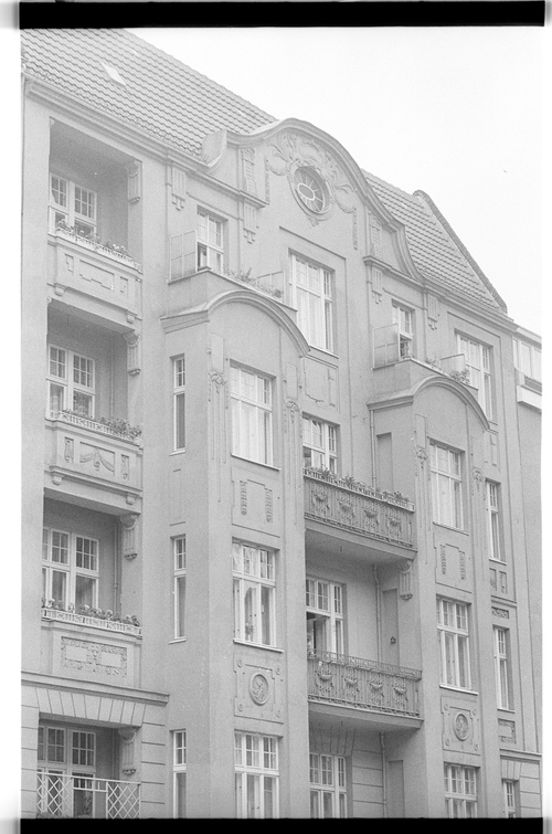 http://fhxb-museum.de/xmap/media/fotosammlungen/j__rgen_henschel__negative__1959_1991_/image/fhxb_jh_k01_0163_03_1500px.jpg (FHXB Friedrichshain-Kreuzberg Museum RR-F)